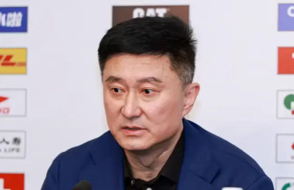 突发!广东男篮官宣:杜锋身体不适前往医院就诊 由助教暂代指挥