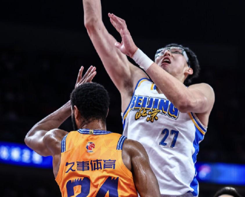周琦:面对上海最大的难点是限制古德温,他把球队串联得很好