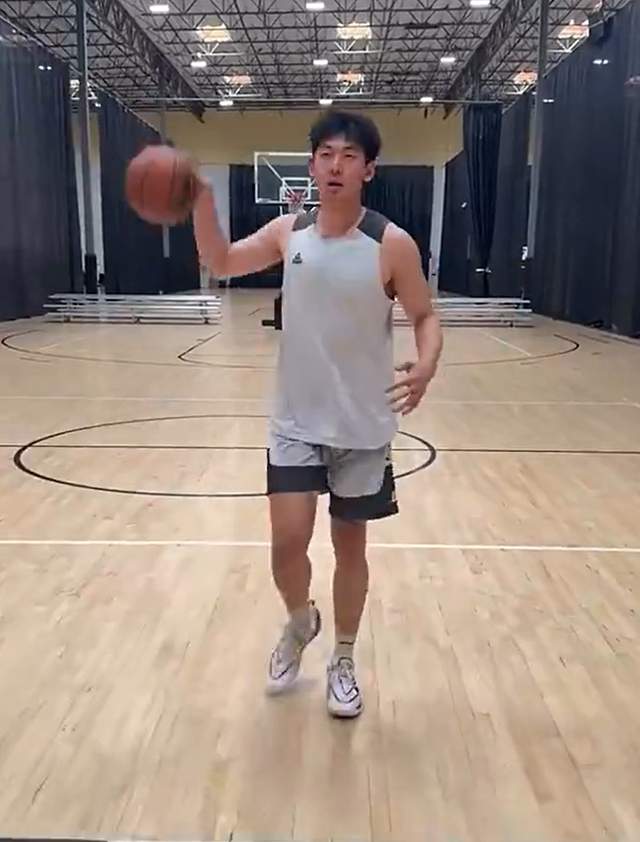 CBA3消息:辽篮新核赴美特训,广东小将带女友度假,状元自评50分