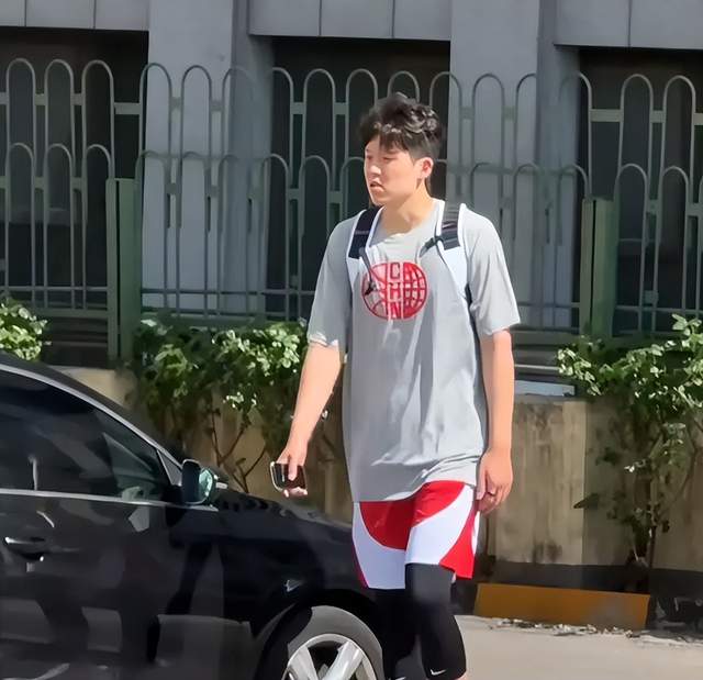 杨瀚森曾凡博贺希宁已归队!男篮再定2场热身赛,郭士强压力不小