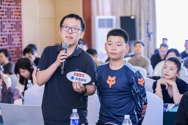 张雪回应9岁机车少年:推广青少年赛事需要榜样的力量,将拿出200万元资助青少年车手