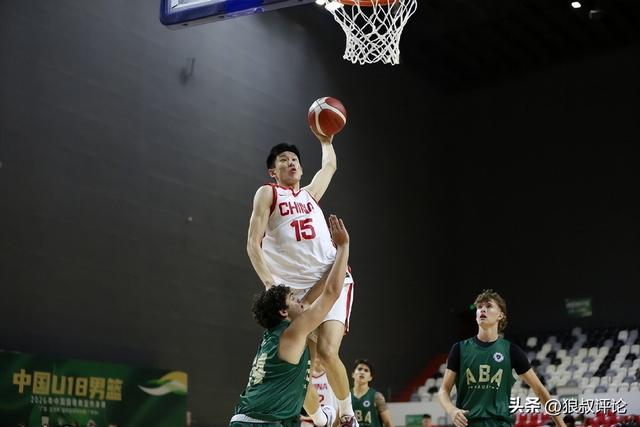 李沂泽年龄虚假门时间线:热身赛超神引网友质疑 篮协总局介入调查
