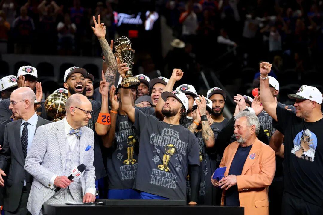 NBA创造历史!8年8个不同球队夺冠,别说马刺路还长