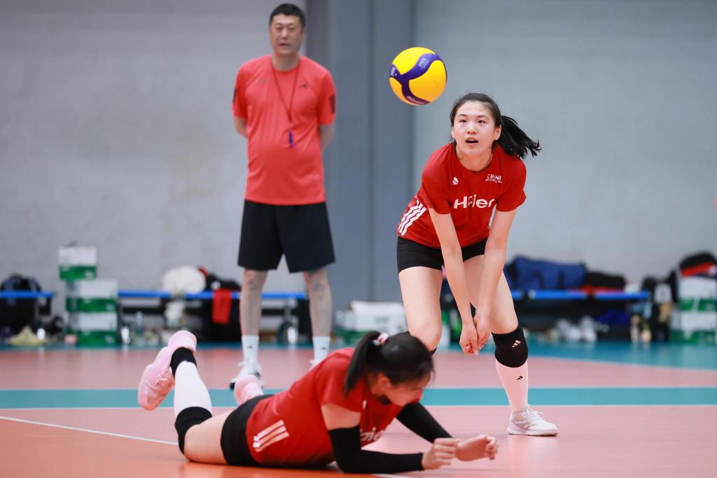 体坛联播｜中国女排、中国女足今日出战，U19男足遭遇失利