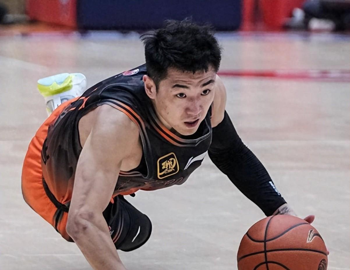 CBA最新消息!山东男篮更换教练,"CBA四冠名宿"或离开上海男篮