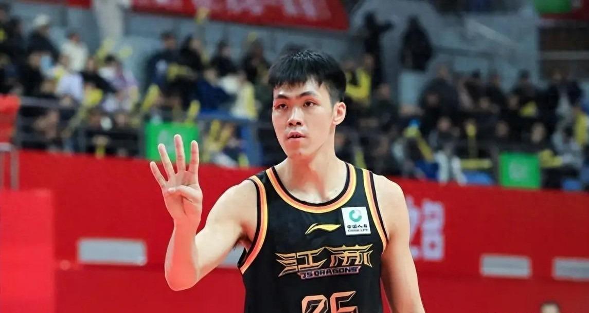 广西篮球的孤勇者,从羽球少年到CBA探花,为何他26岁才参加选秀