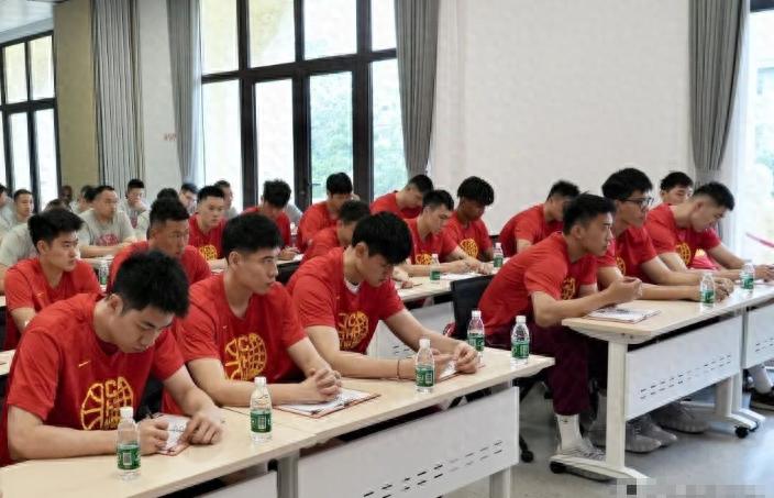 正式确认!31岁中国男篮老将担任国家队长,球迷:他有号召力