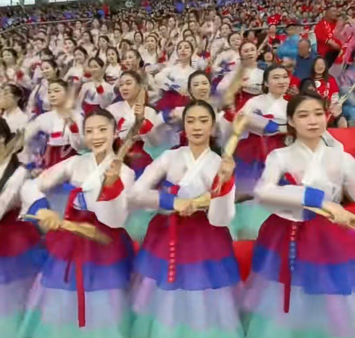 东北超|把家乡带上赛场!东北超赛场惊现“应援神器”,明太鱼火出圈
