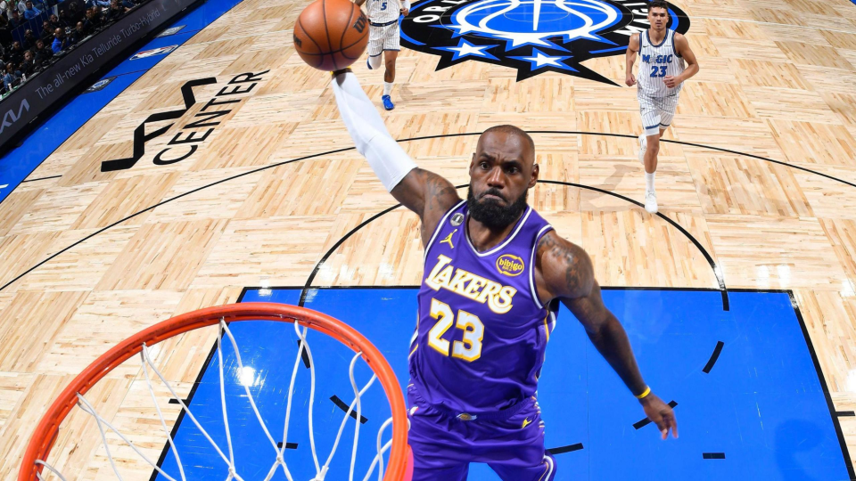 ESPN专家:詹姆斯大概率离开湖人 要腾5000万空间需放弃多人