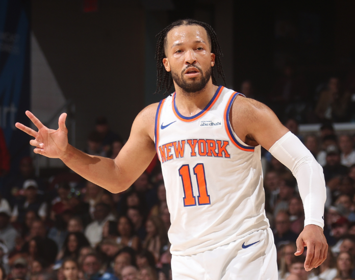 NBA官方盛赞布伦森！关键表现制胜一球 赛后找主裁理论不满判罚
