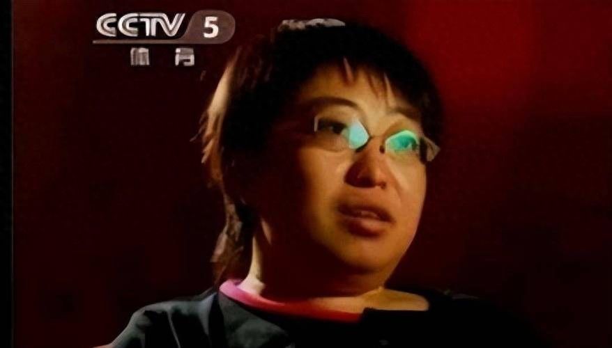 她是足球报主任,和董路水火不容对骂5年,如今仍在足球媒体一线