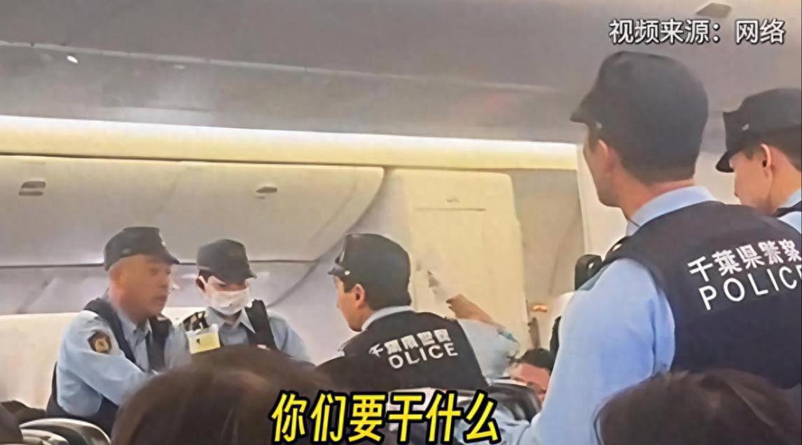 女子大闹美联航后续:目击者曝恶心事,火遍外网社死,被日警带走