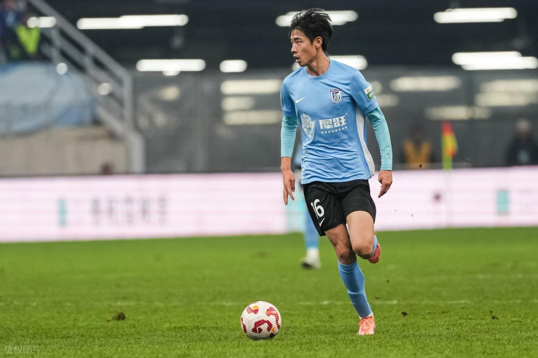 朱鹏宇未来要想走出低谷!可学习毛伟杰直接改位置,值得期待