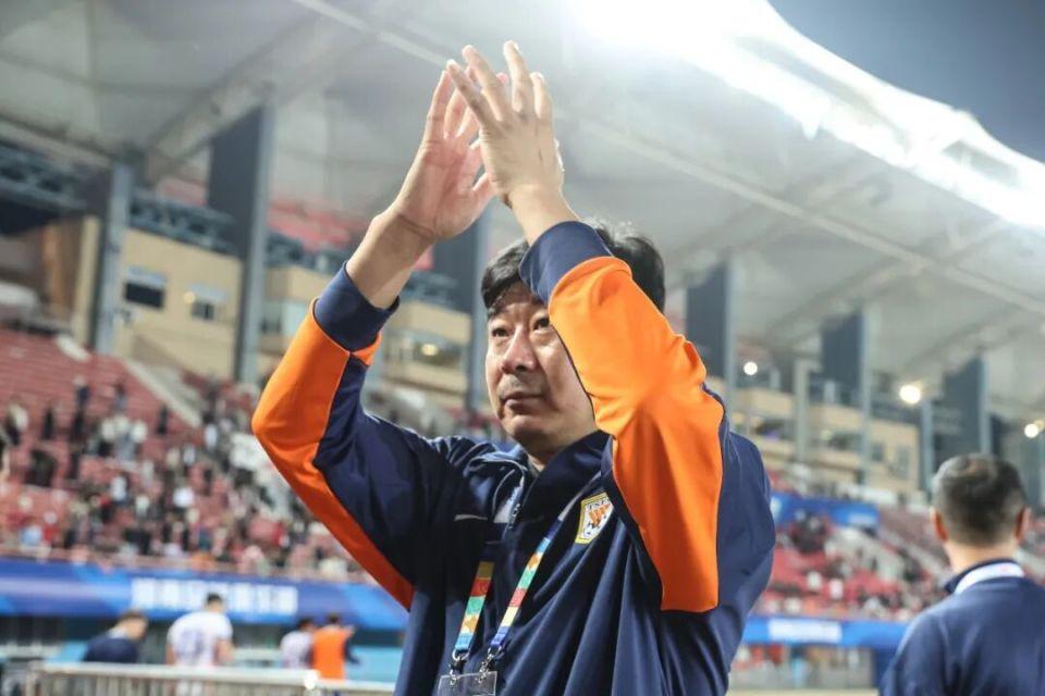 山东泰山或换帅!媒体人:外教来了,韩鹏学习一年后将回归