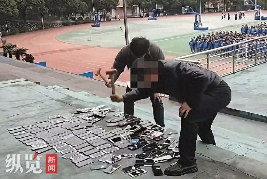 湖南郴州这家学校老师都是法盲!将没收来的上百部学生手机当众砸毁