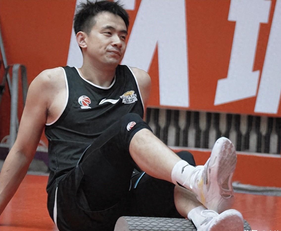 正式确认!31岁中国男篮老将担任国家队长,球迷:他号召力很强