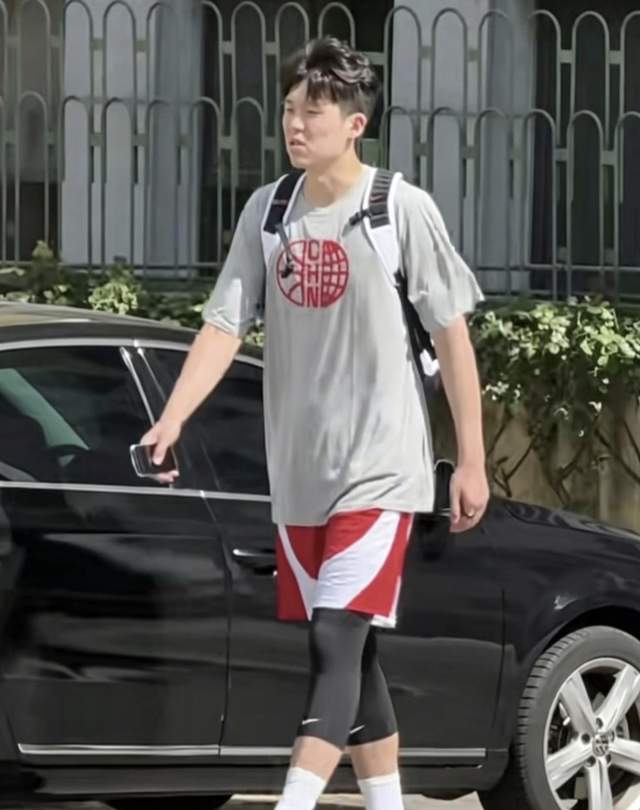 中国男篮加速换血！胡明轩等5人离队，杨瀚森领衔国青四巨头重聚