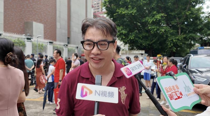 深中送考家长对着镜头为儿子“许愿”:他很想和许昕打一场球