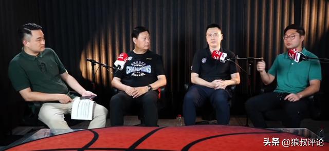 卢伟:队医说王哲林撕裂受伤至少缺席半个月 但他不想错过机会