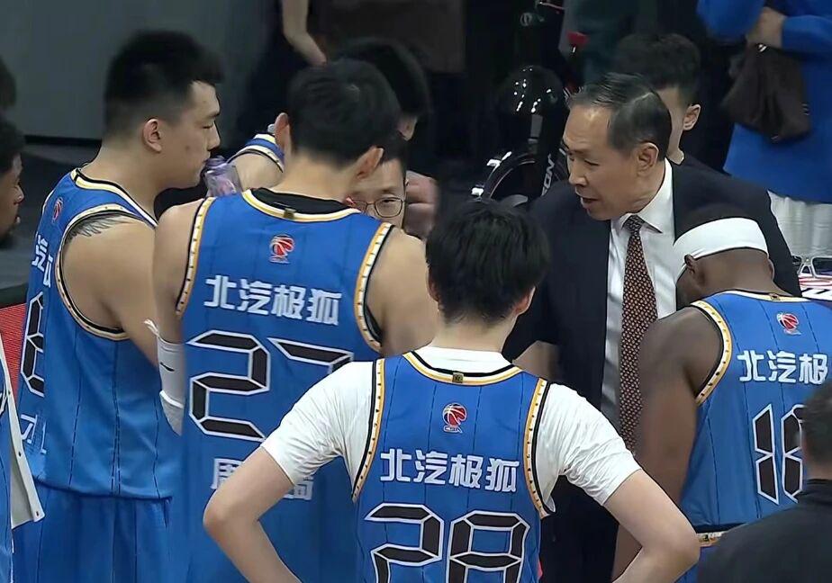 北京男篮锋线补强失败,北控男篮管理层变天,徐杰前往洛杉矶特训