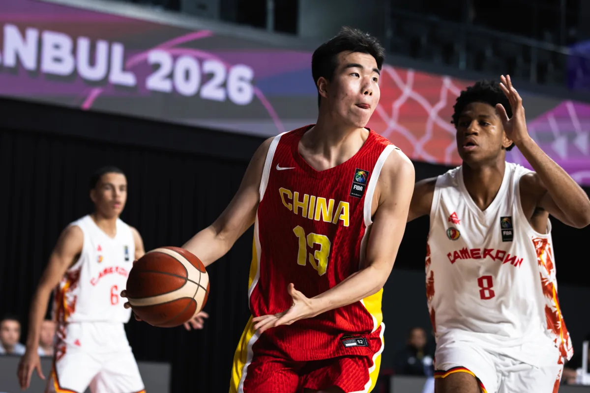 恭喜!中国男篮16岁2米03新星闪耀世少赛:新丁彦雨航轰23+6真猛
