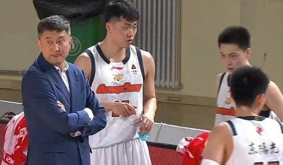 CBA最新消息！杜锋续约成疑，山东报价1米85后卫，首钢遭重罚