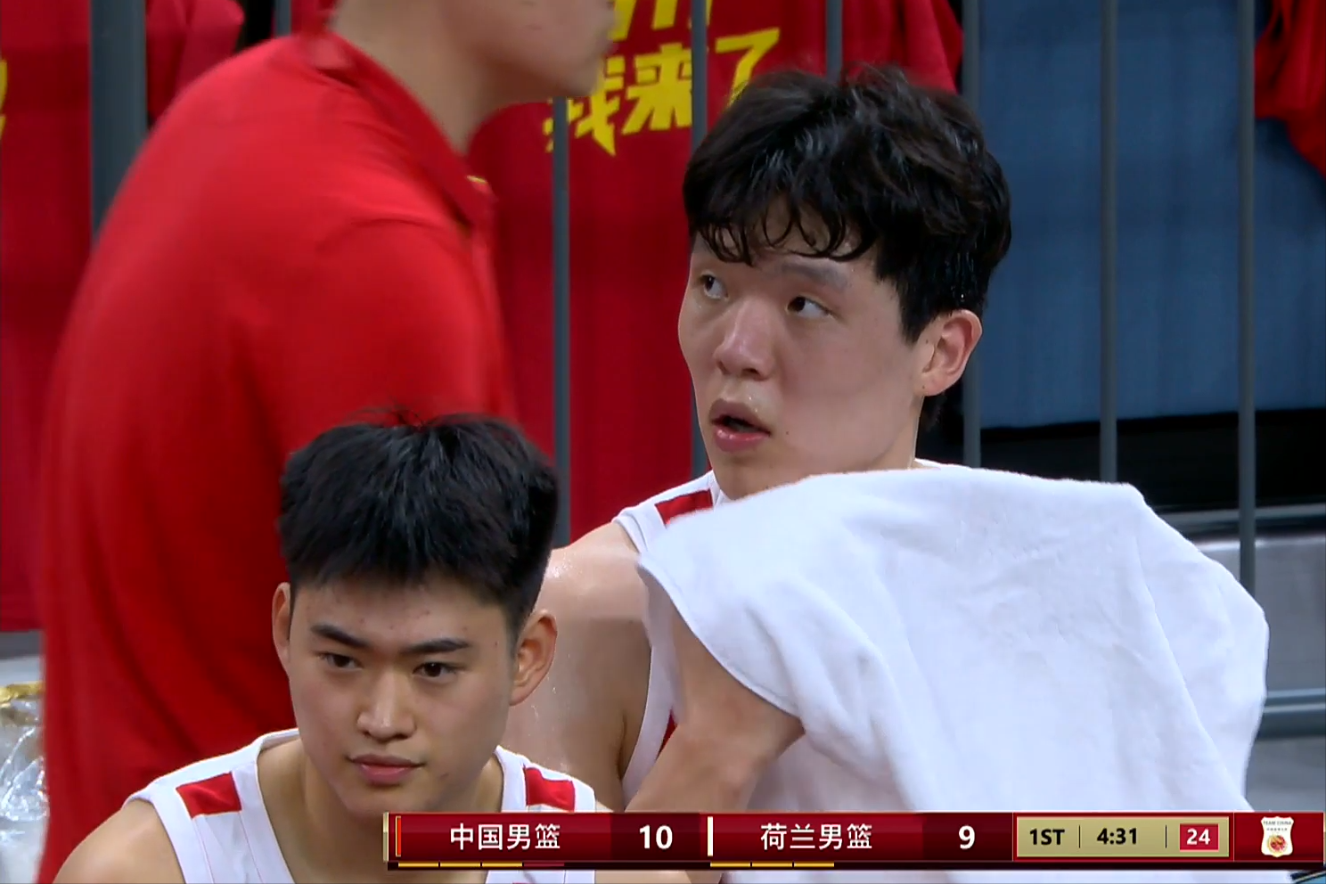 中国男篮:杨瀚森低迷贺希宁8中1,核心后卫21+7,奇兵13分