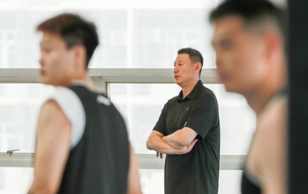 北京男篮续约陈盈骏,方硕想再打两年,球队欲签11+6空间型四号位