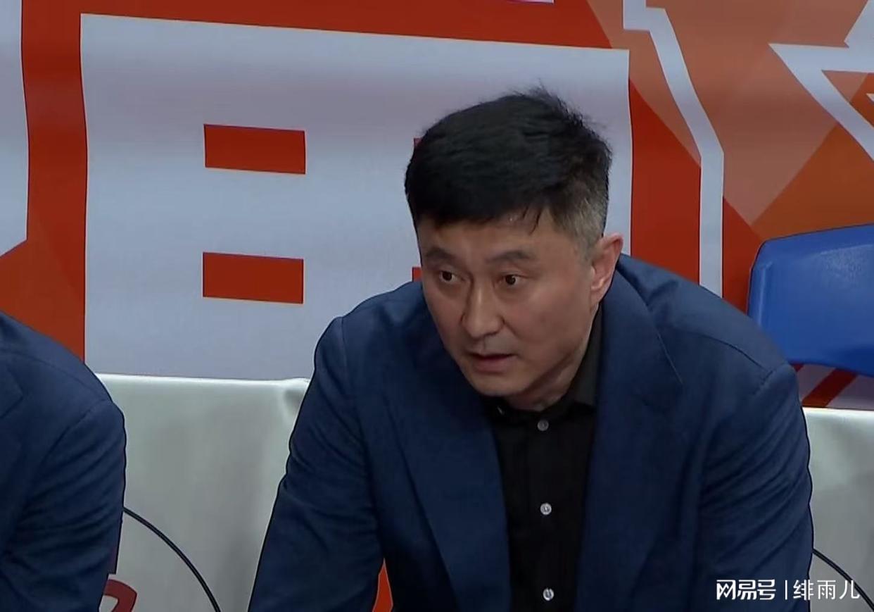 与杜锋水火不容?男篮强力中锋下家曝光,广东队惨遭重大打击!