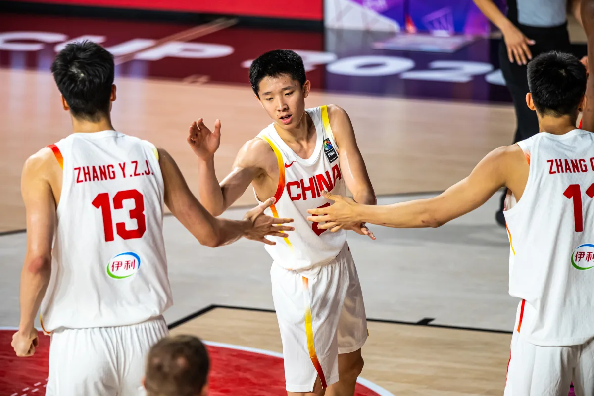 轰20分+6记三分!中国男篮16岁神射手崛起:国产库里闪耀世少赛