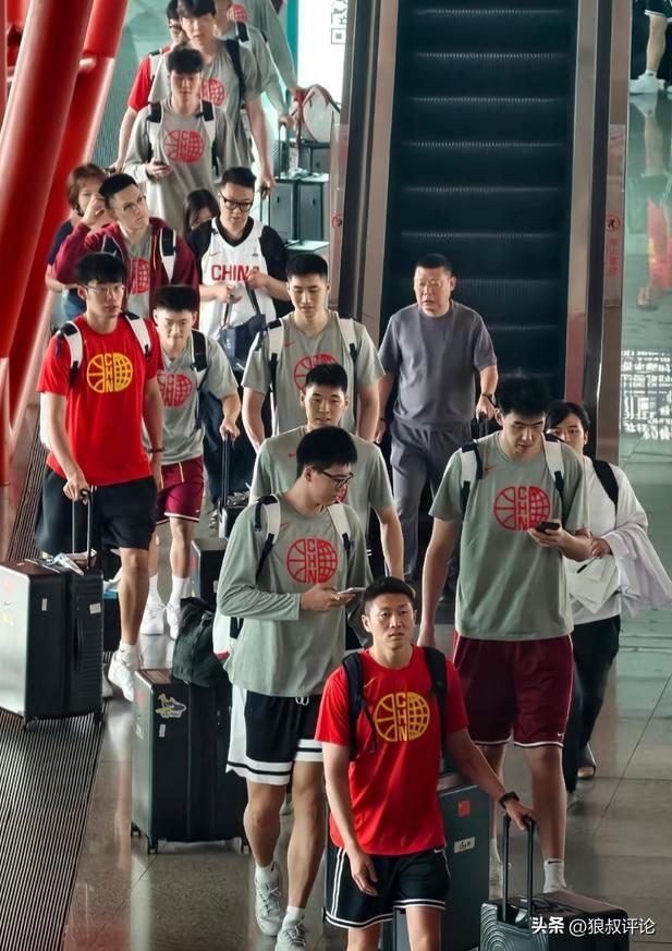 世预赛最终大名单呼之欲出!中国男篮结束杭州热身赛顺利返回北京