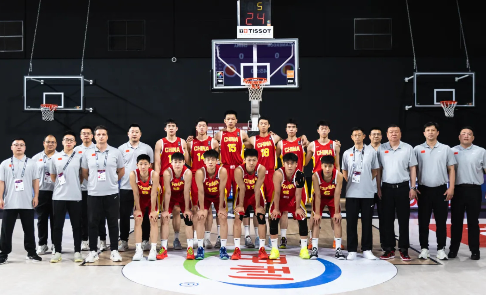 U17男篮首节吊打喀麦隆!张懿赵杰统治局势,全民皆兵输出太多!