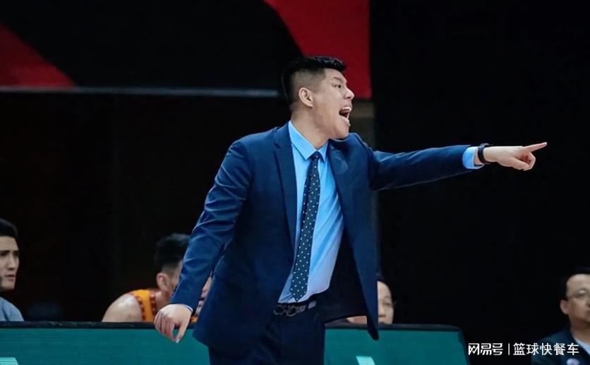 CBA休赛期又一名帅下课!李春江搭档被解雇:曾率队横扫广东队!