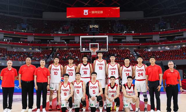 两场热身赛打完!中国男篮12人大名单基本浮现,郭士强要带五后卫