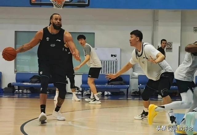 媒体:北京优先交易范子铭&其次才是转会费形式 后者希望有球可打