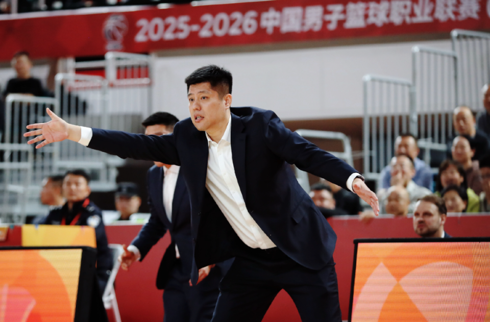 许利民之后又一名帅下课!曾率队横扫广东队,没了李春江真不行?
