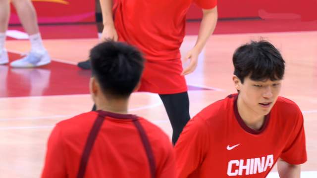 中国男篮胜不足喜,杨瀚森7+8状态慢热 暴露2大问题 缺赵继伟控场