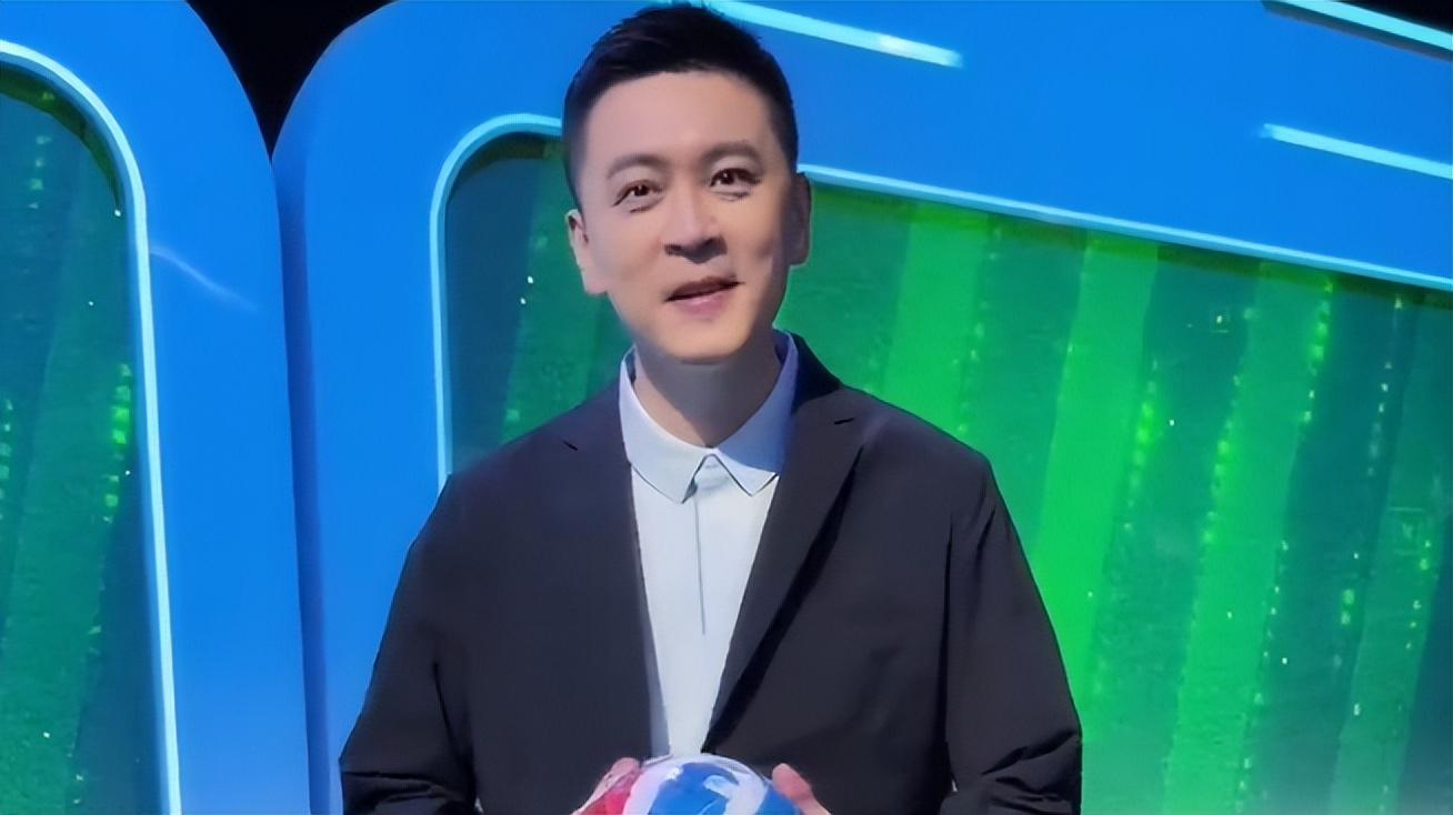 三喜临门!杨鸣不忘初心+一专多能,梅奥执教U15男篮,马丁内斯回归