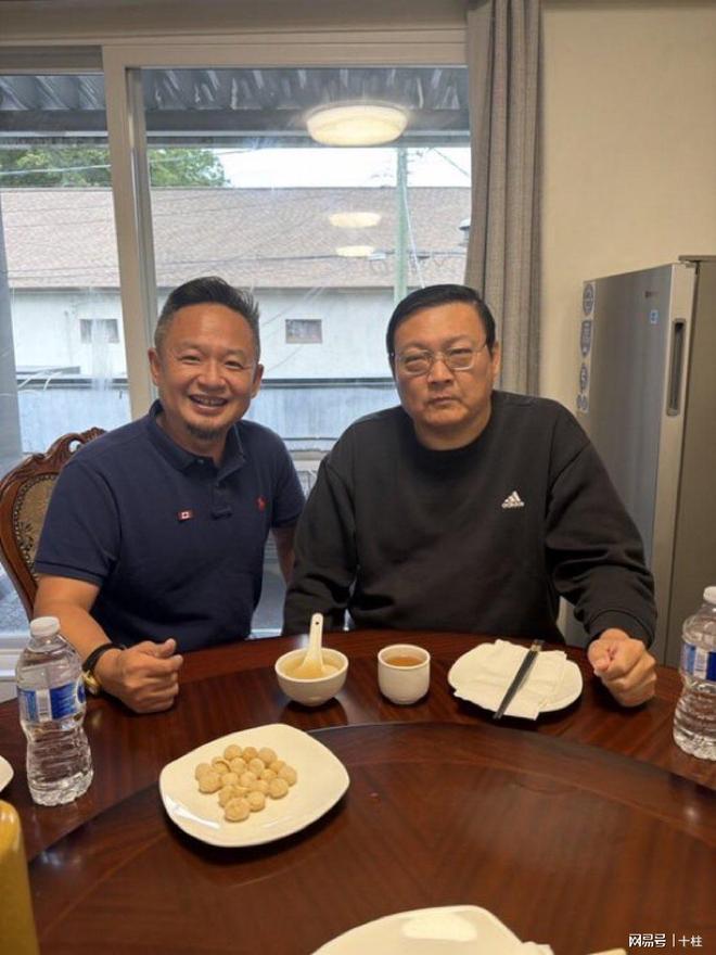 袁腾飞去了美国,梁宏达去了加拿大?