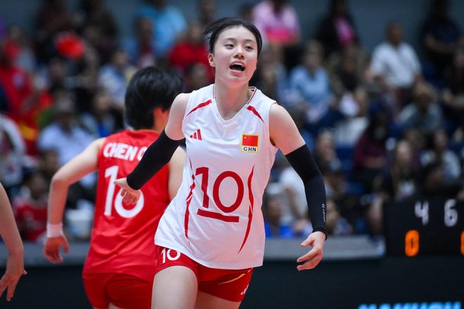 恭喜!中国女排16岁1米82新星崛起:小丁霞助队夺冠+MVP