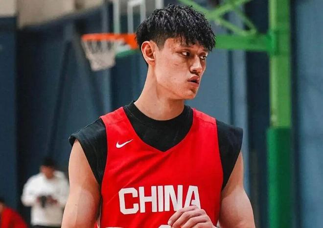 CBA猛料!中国男篮三人离队,广东报价2米18大中锋,广厦签下8+7蓝领大外援