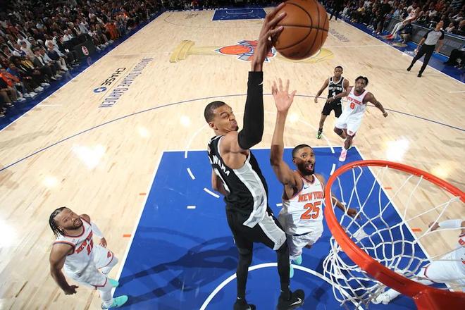 NBA夏联:爵士加时1分险胜老鹰 榜眼彼得森首秀28+8失误