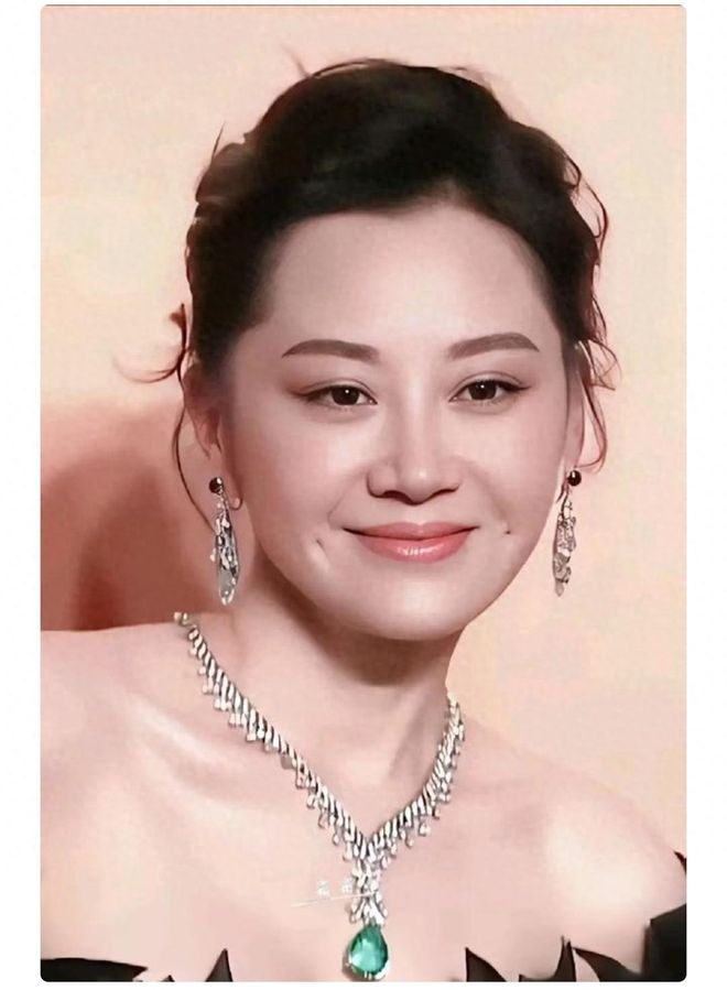 57岁许晴素颜照流出,没了精修和滤镜,这才是普通人该有的样子