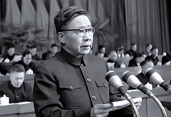 他曾担任副总理,60岁被撤职,69岁被永远开除党籍,73岁恢复名誉