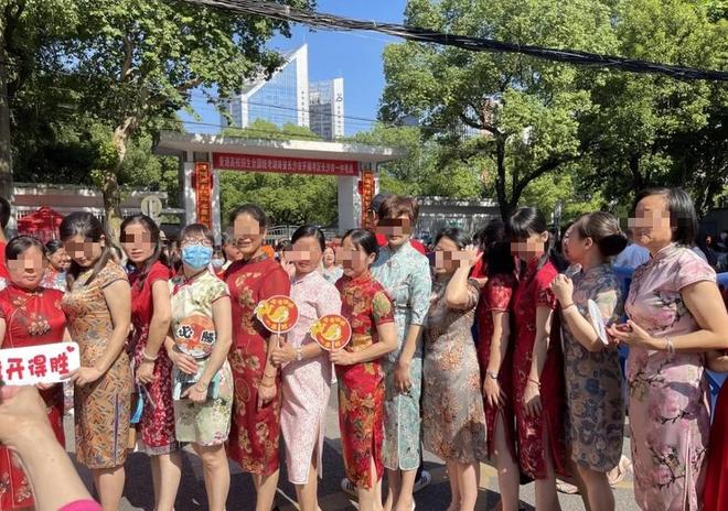 约基奇:在我们国家表现糟糕就会降薪,也许我们需要这么做