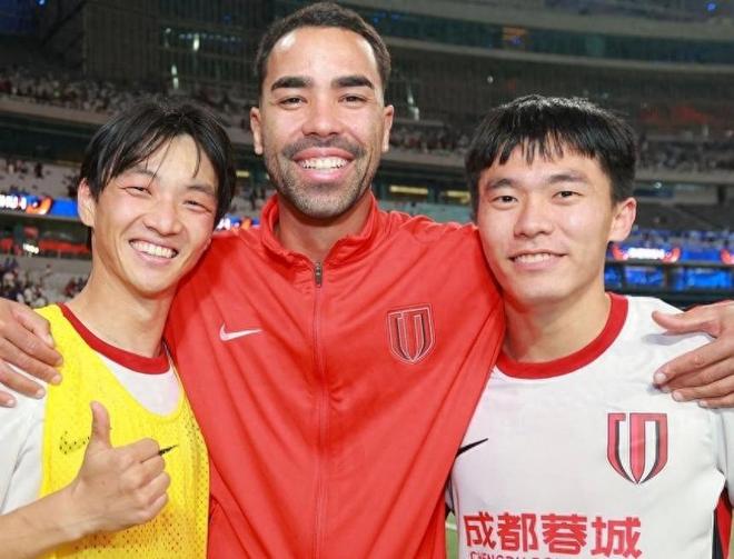 4支球队接触!山东泰山大将德尔加多加盟新东家,成今夏离队第3人