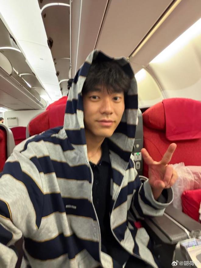 胡荷韬回应落选国足:邵导让我好好养伤;没别的事别瞎猜