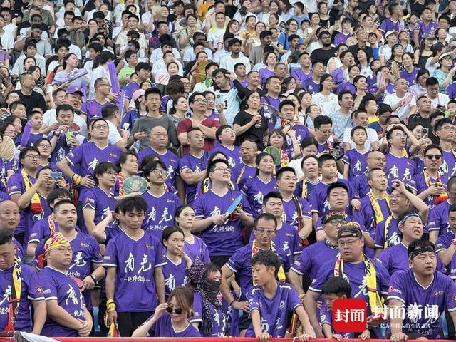 嫁给宿茂臻17年,曾是外企白领,现掌管5家公司是青岛餐饮大佬