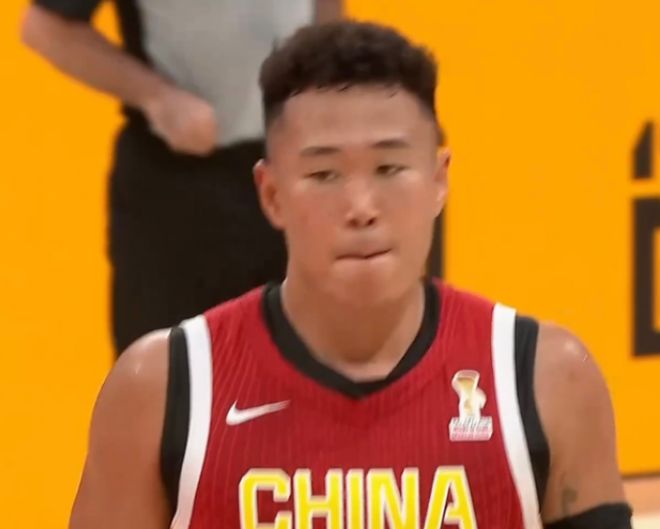 男篮得分王+三分王:贺希宁3战狂轰51+9三分 成绝对锋线核心