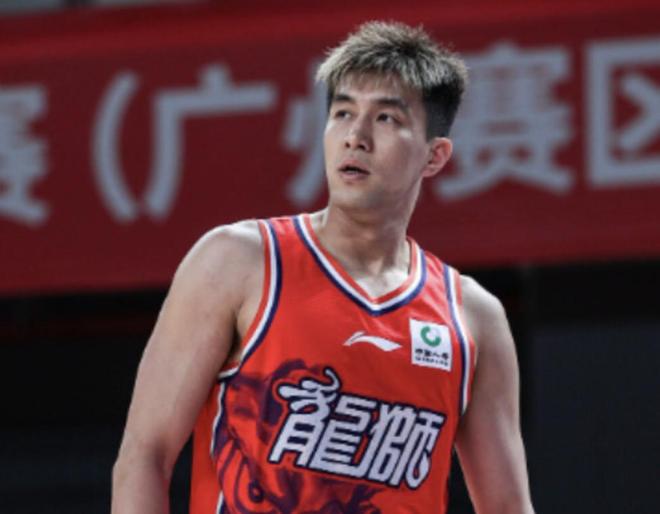 媒体人:广州龙狮将不会续约郭艾伦,但继续为他提供康复费
